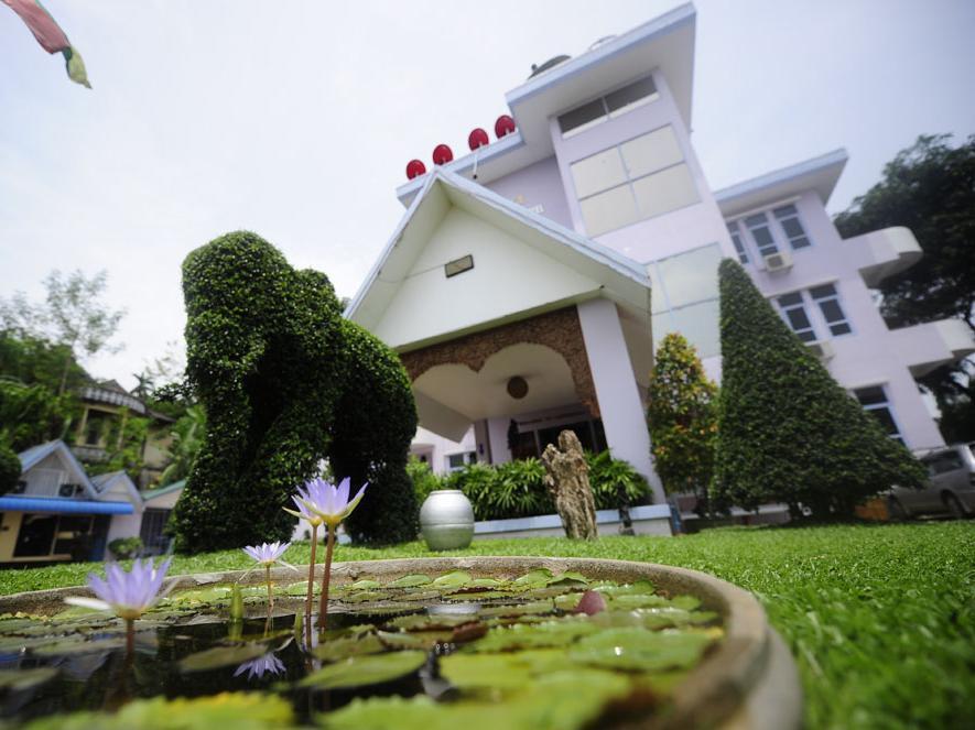 Cinderella Hotel Mawlamyine Bagian luar foto