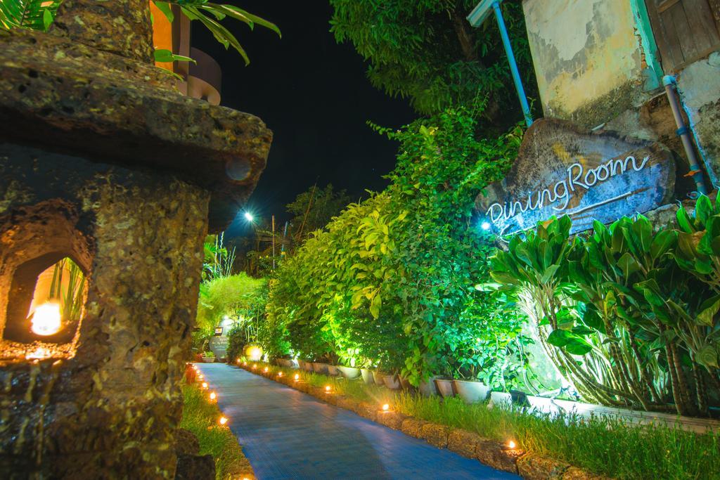 Cinderella Hotel Mawlamyine Bagian luar foto