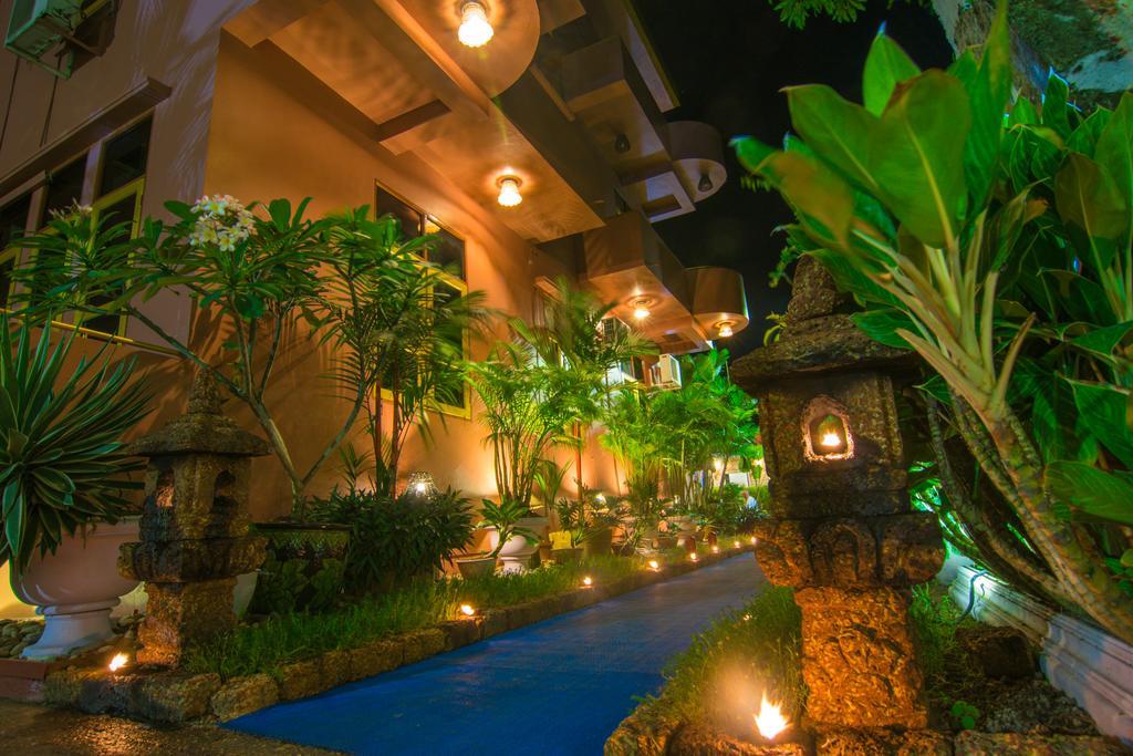 Cinderella Hotel Mawlamyine Bagian luar foto