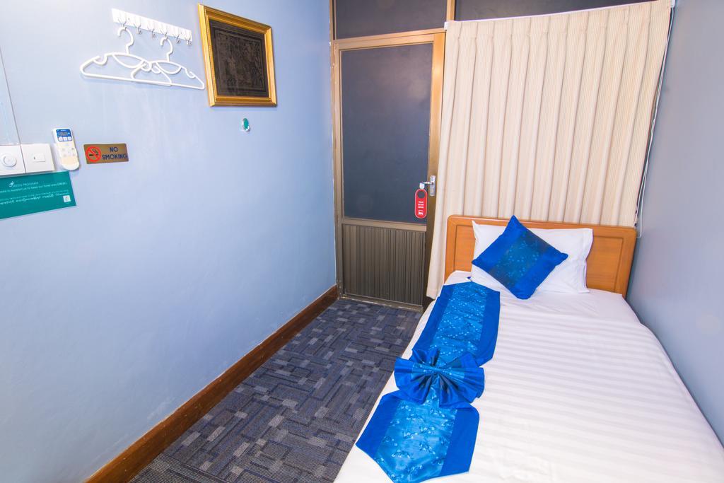Cinderella Hotel Mawlamyine Bagian luar foto