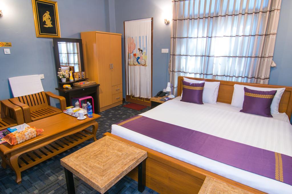 Cinderella Hotel Mawlamyine Bagian luar foto