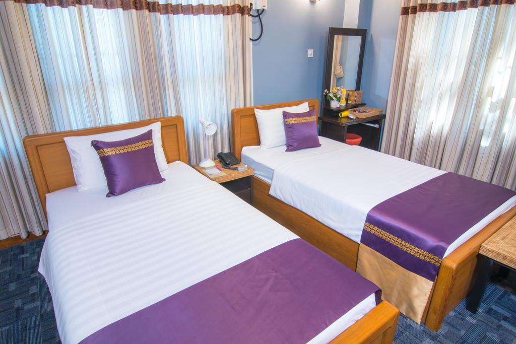 Cinderella Hotel Mawlamyine Bagian luar foto