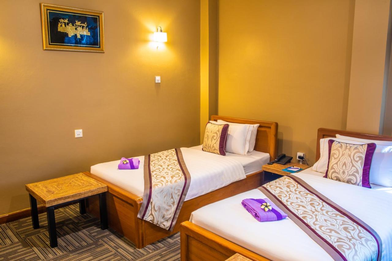 Cinderella Hotel Mawlamyine Bagian luar foto