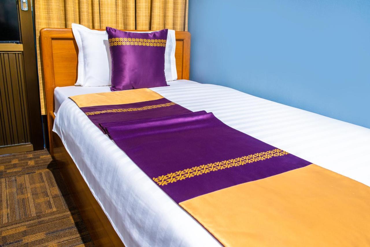 Cinderella Hotel Mawlamyine Bagian luar foto